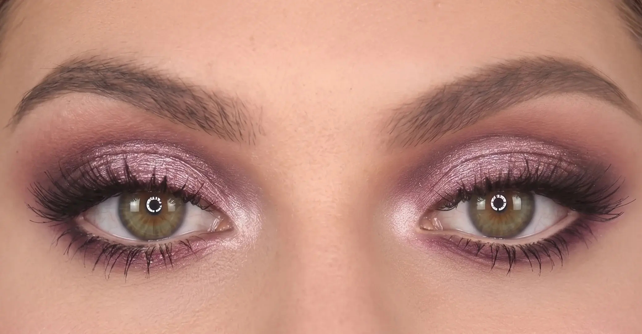 Green eyes with mauve eyeshadow makeup