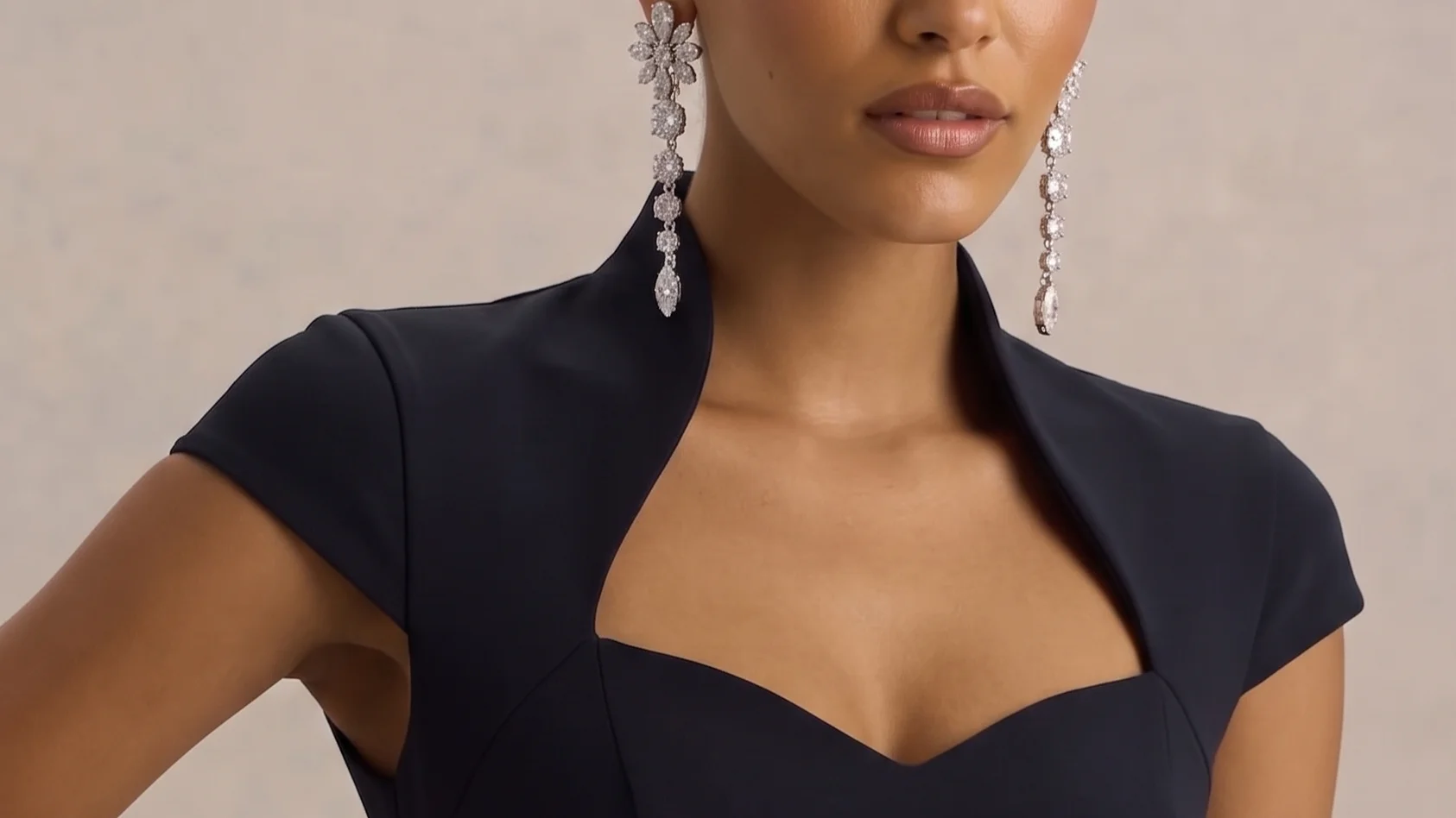 Queen Anne Neckline
